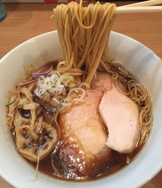 「醤油らぁめん750円」@本格中華蕎麦 ゆるぎの写真