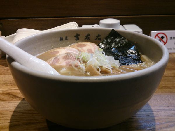 「味玉らーめん+チャーシュー」@麺屋吉左右の写真