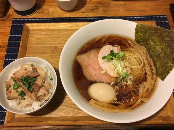 「中華そば(醤油)＋炙り豚バラチャーシュー丼」@中華蕎麦 はざまの写真