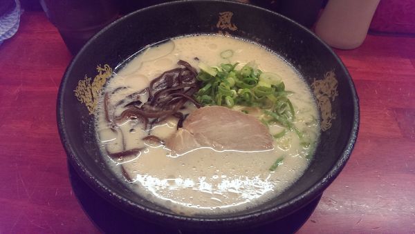 「ラーメン、替玉ｗ」@とんこつラーメン 博多風龍 渋谷店の写真