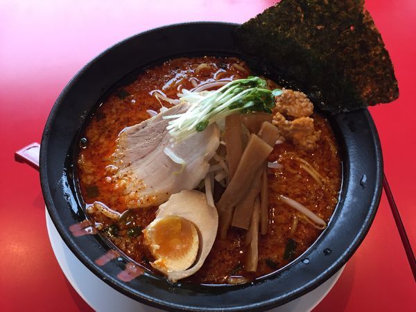 「雷豚辛味噌ラーメン（激辛・大盛）」@ラーメン雷豚 鴻巣店の写真