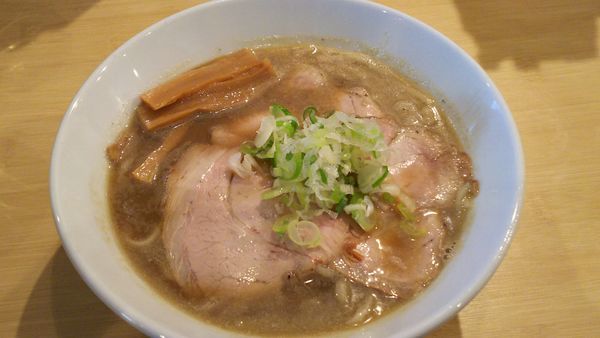 「極濃煮干し中華そば」@心生 麺商人の写真