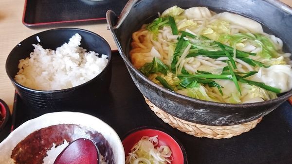 「ギョーザ鍋うどん+いとよりの天ぷら+野菜の天ぷら+ライス」@花がきの写真