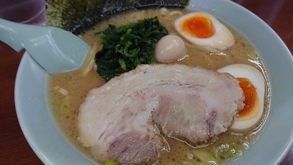 「醤油＋味玉」@ラーメン三國家 関内店の写真