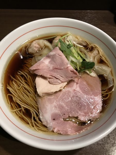 「ラーメン黒、ワンタン」@八咫烏の写真