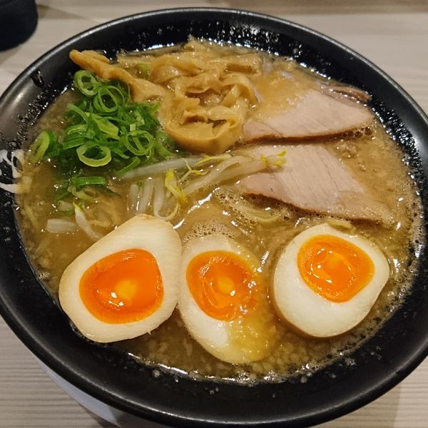「鶏白湯ラーメン750　味玉100」@伍光の写真