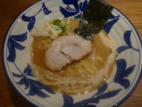 「らーめん¥780／ごはん＆なまたまご¥0」@麺屋ぬかじの写真