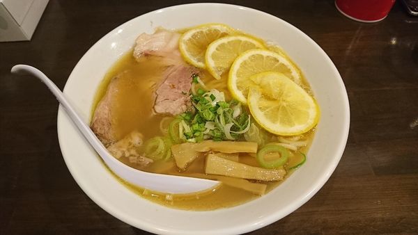 「レモン中華そば」@麺処 ぼたんの写真