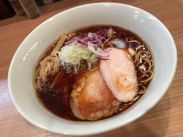 「醤油らぁめん」@本格中華蕎麦 ゆるぎの写真