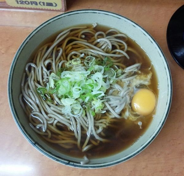 「月見そば大盛460円」@立ちそば処 鷹 米沢の写真