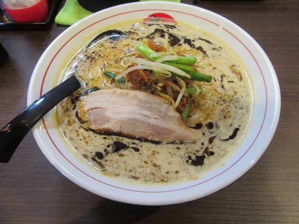 「ボウボウラーメン黒(850円)+から揚げ半ライス230円」@ボウボウラーメン かそりの写真