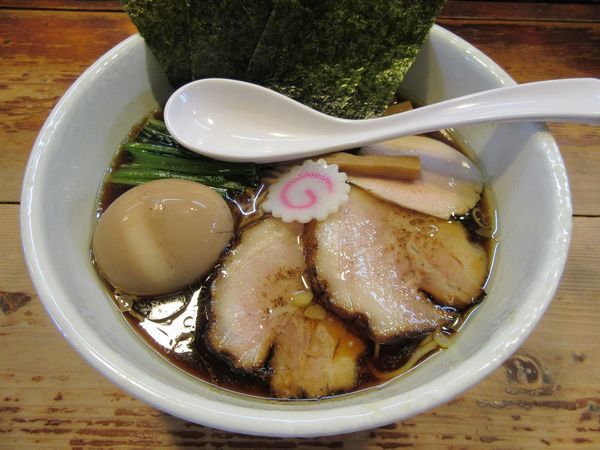 「醤油らあめん（７００円）＋特製トッピング２５０円」@らぁめん・つけめん 粋やの写真