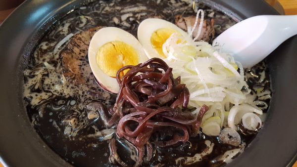 「たまご入りラーメン 大盛」@熊本ラーメン 都来の写真