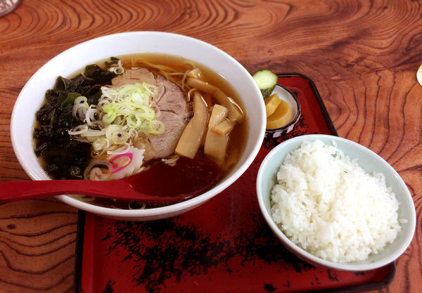 「中華そば半ライス(590円)」@八幡庵の写真