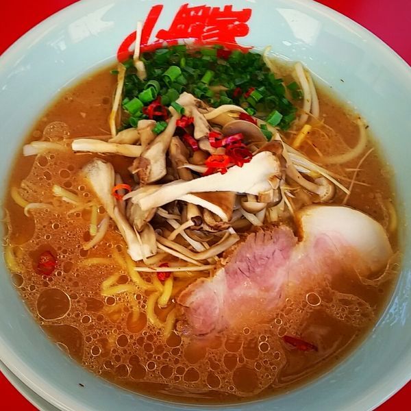 「【期間限定】きのこ醤油ラーメン ８７０円」@ラーメン山岡家 神栖店の写真