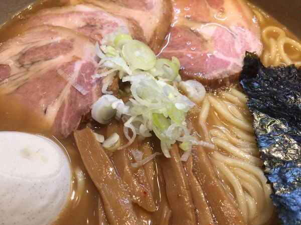 「らーめん（大）＋チャーシュー」@麺屋吉左右の写真