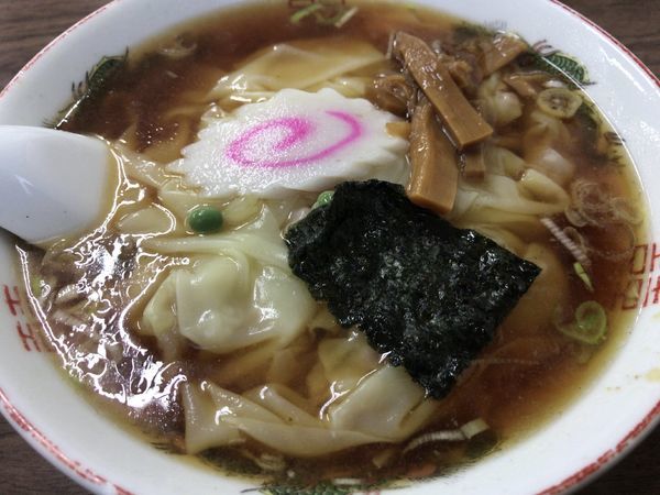 「ワンタンメン（麺カタ）700円」@多万里食堂の写真