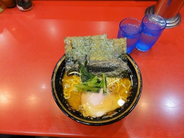 「ラーメン７００円　麺硬め　油多め」@家系総本山 ラーメン吉村家の写真