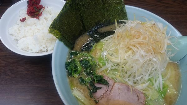 「ねぎらーめん(800円)キャベツ(100円)中盛(100円)」@とんぱた亭 片倉町店の写真