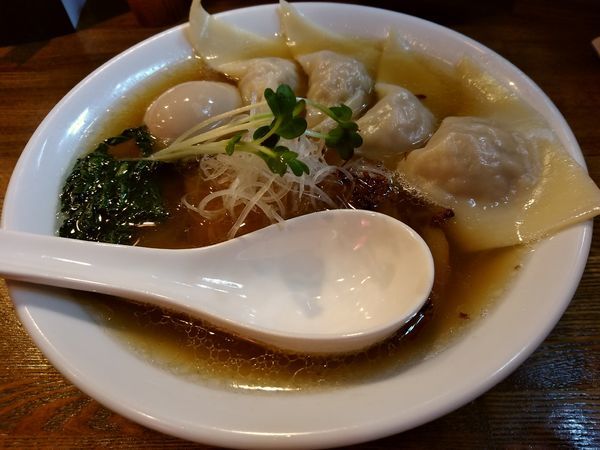 「味玉肉ワンタン醤油そば(並盛・150g)950円」@麺処 鶴舞屋の写真