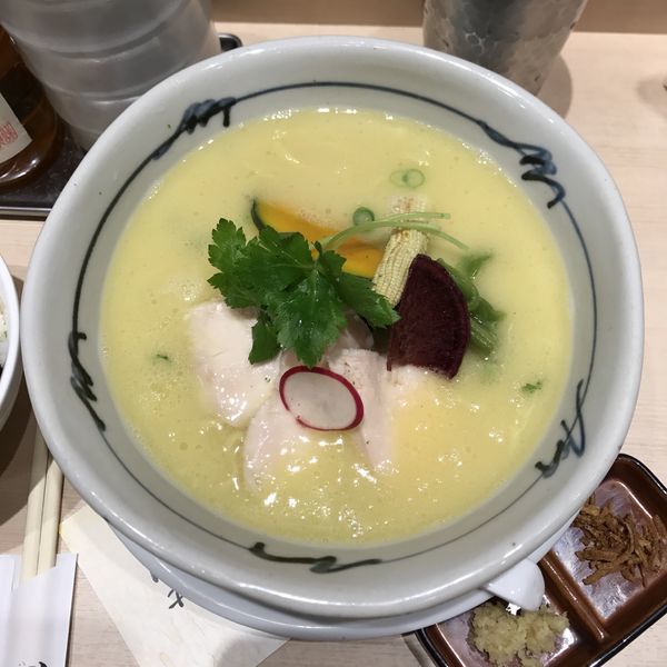 「鶏白湯Soba ＋ガーリックバター」@銀座 篝 Echika池袋店の写真