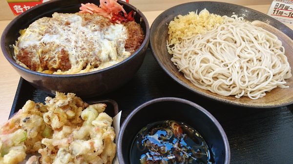 「満腹かつ丼セット+秋野菜とあさりのかきあげ」@ゆで太郎 入間宮寺店の写真
