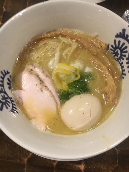 「純鶏そば ➕ 味玉」@特級鶏蕎麦 龍介の写真