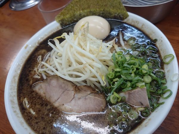 「ラーメン(サービス味玉)」@なんつッ亭 弐 品川店の写真
