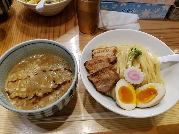 「特製つけ麺(1050円)　～濃厚スープに太麺～」@銀座 朧月の写真
