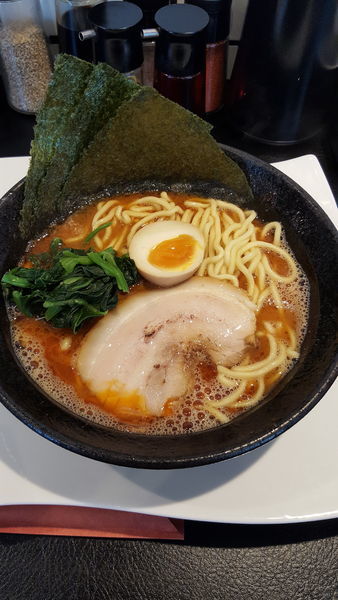 「赤味噌とんこつ」@横浜らーめん 源泉 海老名店の写真