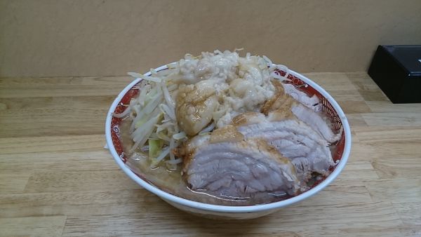 「大ブタ４枚(ヤサイアブラ増し)￥９５０」@ラーメン 登良治郎の写真