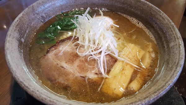 「純塩らぁ麺＋味玉」@麺らいけんの写真