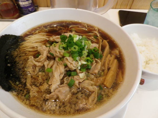 「肉そば＋小ライス」@らぁ麺食堂 吉凛の写真