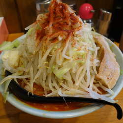 ファイヤー麺（味噌3辛）730円ヤサイ多めニンニク