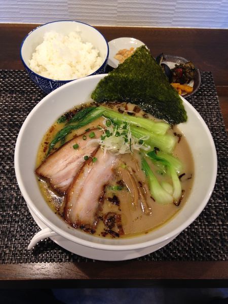 「醤油白湯麺 ライス」@麺屋 奥右衛門の写真