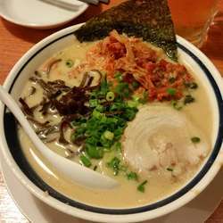 とんこつラーメン580円＋キムチ150円