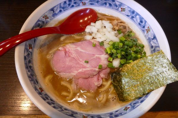 「煮干豚骨ラーメン¥770」@麺処 夏海の写真