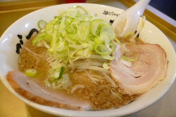 「しょうゆかつおラーメン¥770／背脂ごっつ・・・普通¥0」@超ごってり麺 ごっつ 秋葉原店の写真