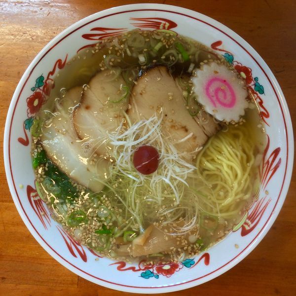 「塩らーめん ¥620円（サービスCPでチャーシュー1枚増量）」@めんや 梟の写真