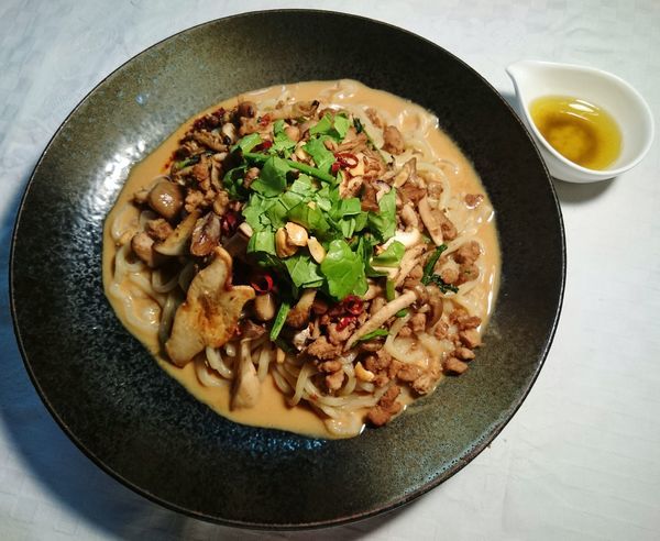 「トリュフオイルの汁なし担々麺  1080円」@逸品坊の写真