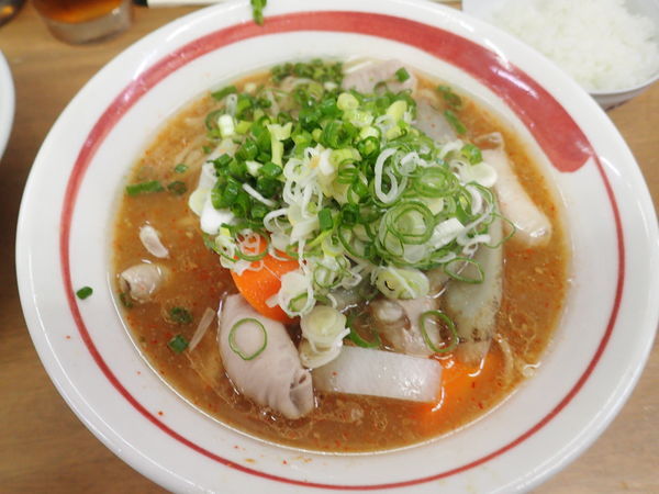 「牛 丸腸モツラーメン　辛味噌」@MENYA 食い味の道有楽の写真