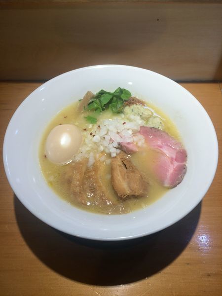 「鶏そば 塩＋特製トッピング 750円＋250円」@國分ラーメン食堂の写真