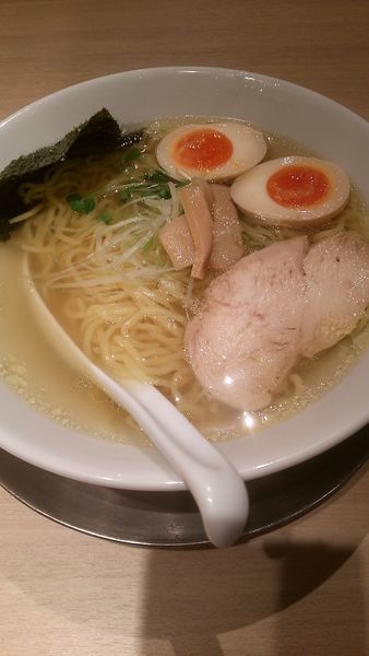 「しおラーメン味玉付き(750円)」@鶏湯らーめん 酉圓屋の写真