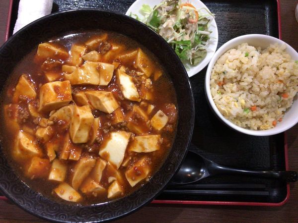「ランチセット：マーボーメン・辛く780円」@万里の長城飯店の写真
