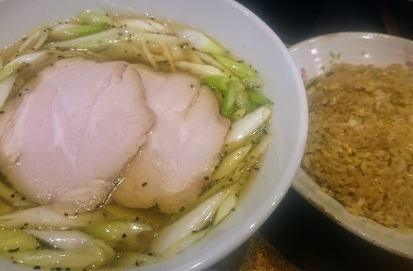 「王様の中華そば＋半チャン」@チラナイサクラの写真