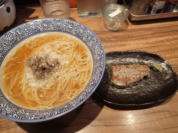 「『牛を使った限定ラーメン』　1000円」@ラーメン燈郎の写真