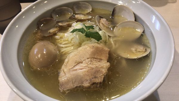 「貝だし塩そば（鶏油）＋味付け玉子」@贔だしやの写真