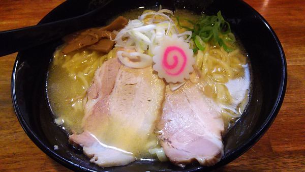 「濃厚白湯らー麺＋大盛り」@俺麺山田の写真