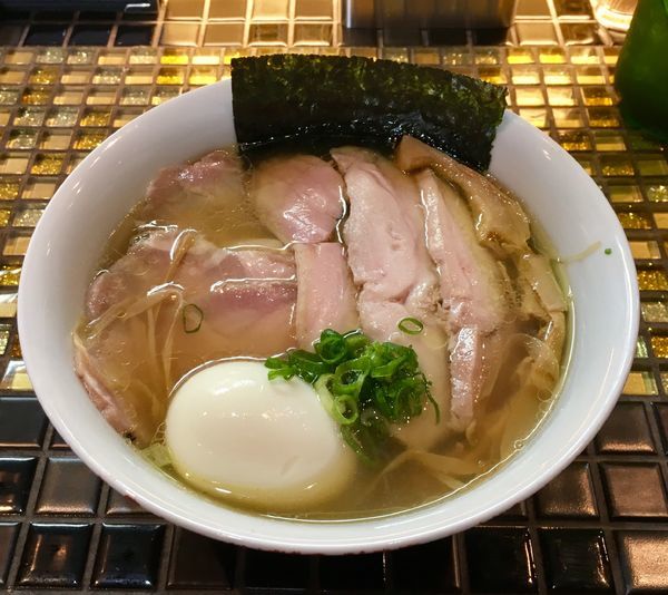 「白醤油全部のせ」@町田汁場 しおらーめん進化 中山店の写真