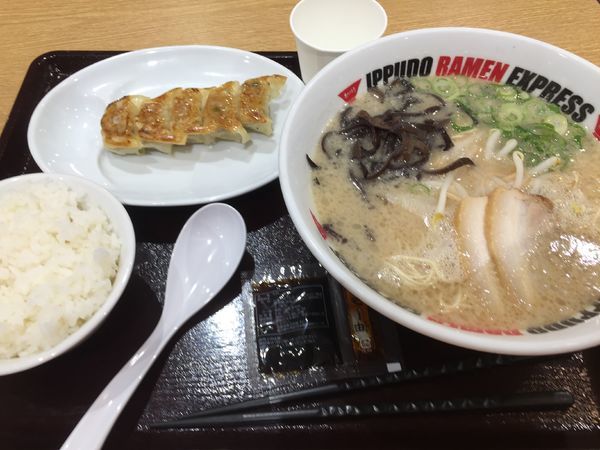 「Bセット（とんこつラーメン・餃子・ご飯）」@IPPUDO RAMEN EXPRESS LECT広島店の写真